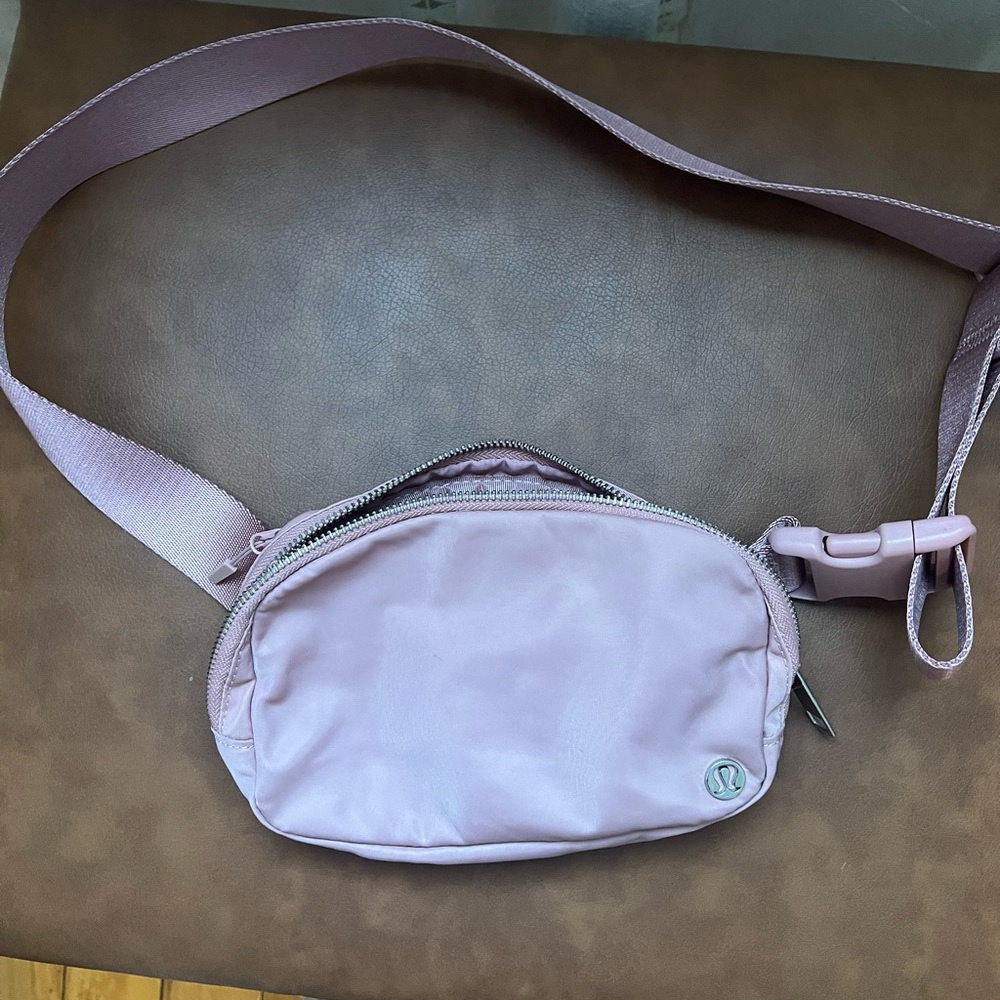 lululemon athletica belt bag
